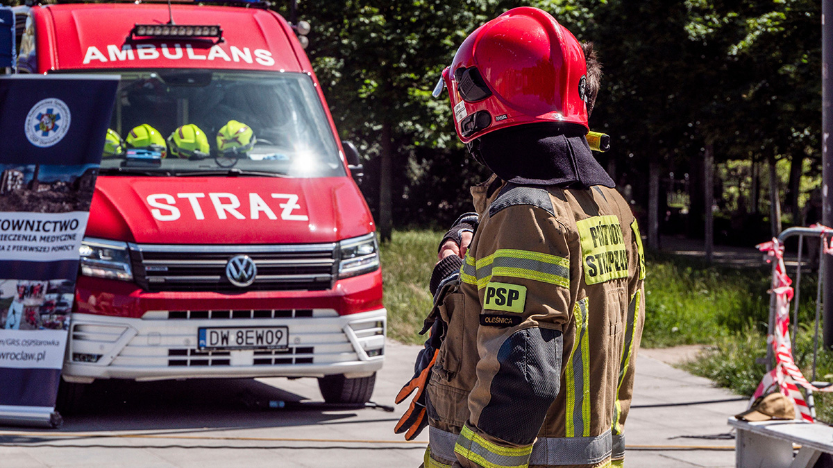 Tragiczny wypadek na Bemowie. Awionetka rozbiła się tuż przed lotniskiem