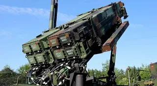 Patrioty mają trudniej znikać z pola walki. Umowy dla Wisły