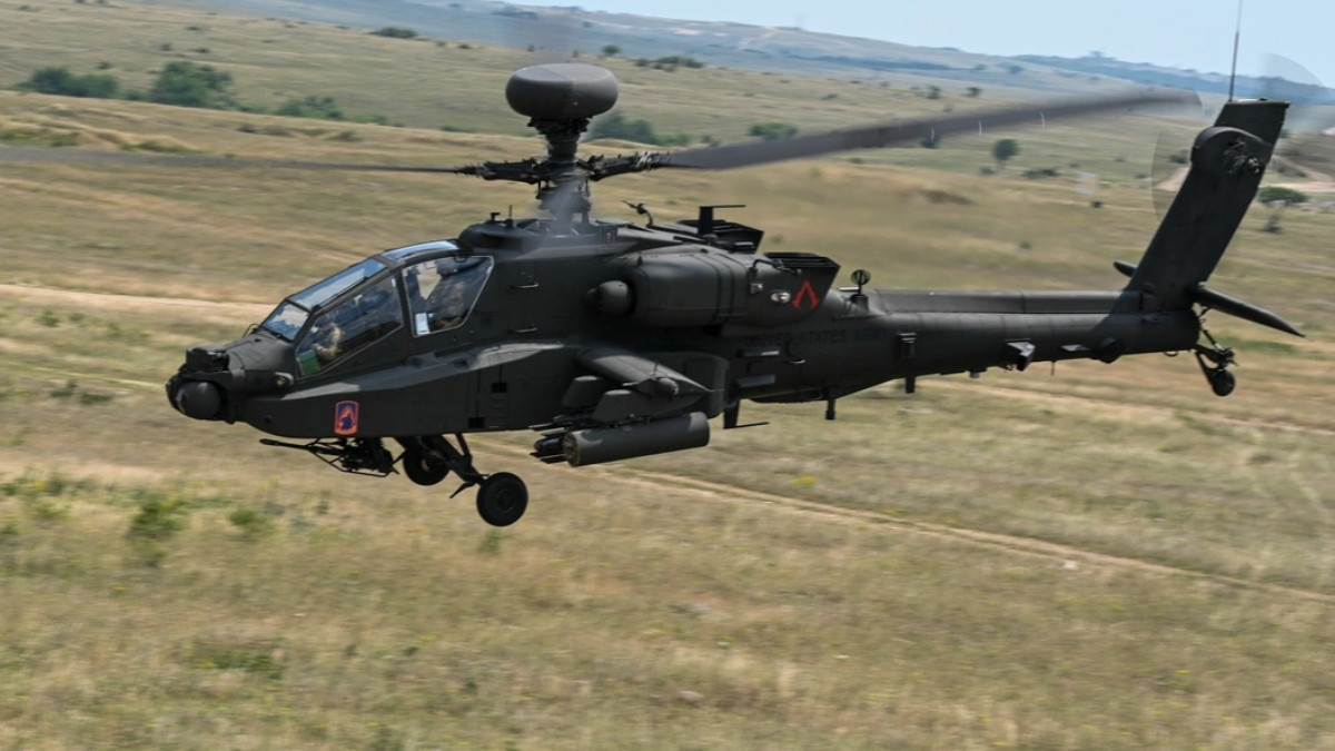 Polska kupiła Apache, ale jest problem. Nie ma na czym szkolić pilotów