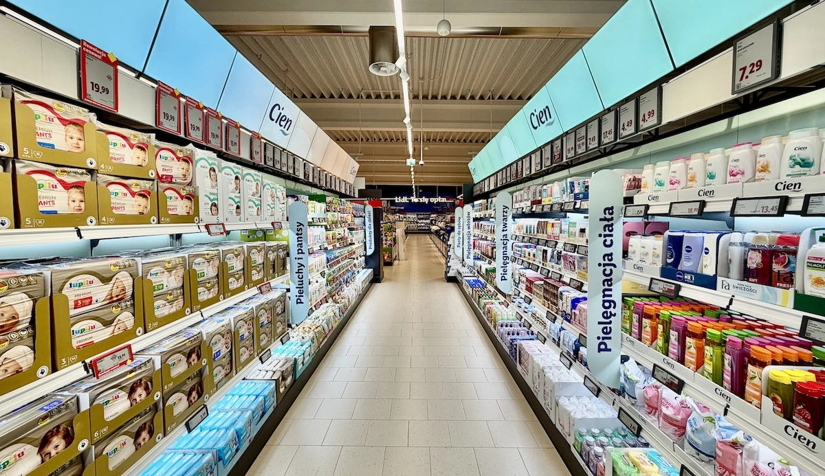 Najładniejszy market w Polsce od środka. Kasy widzą towar, jest równo co do milimetra