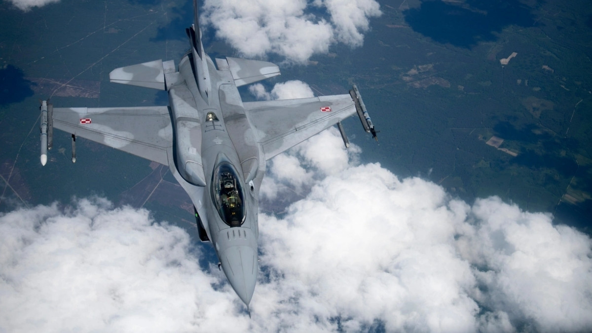 Rosyjski samolot 40 km od Kołobrzegu. F-16 natychmiast ruszyły