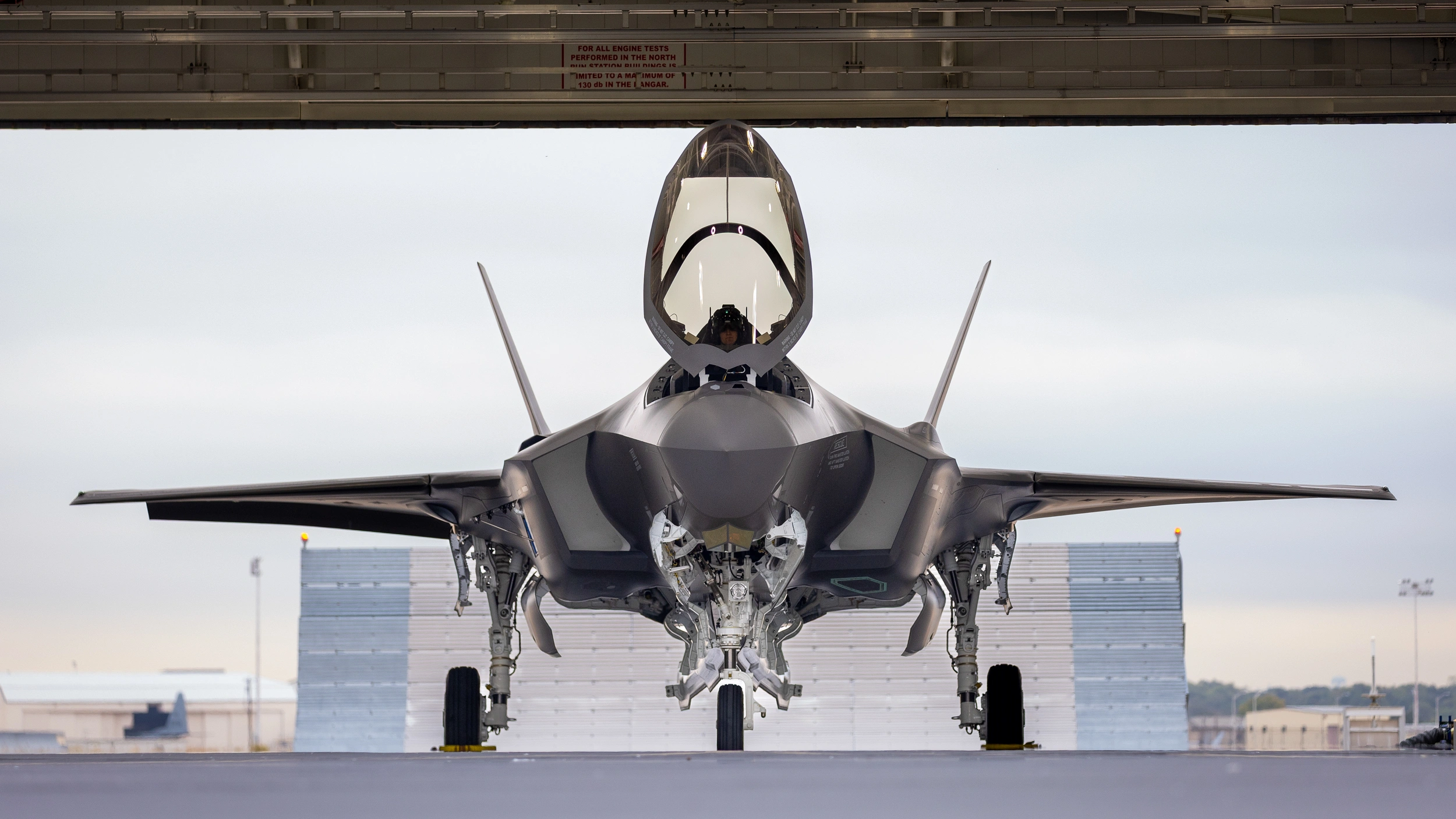 Pierwszy egzemplarz F-35A Husarz, przeznaczony dla Polski, który powstał we włoskich zakładach w Cameri, odbył właśnie swój pierwszy lot testowy.