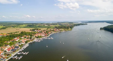Kąpiemy się w plastikowej zupie. Szokujące wyniki badań jezior na Mazurach