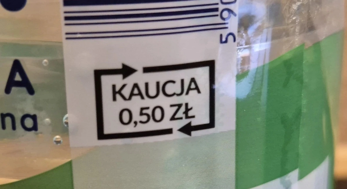 Image for Nowy przekręt na butelkomatach. Wyłudzają kaucję... naklejką 