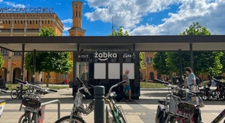 Żabka zmieszczona na 8 metrach kwadratowych. 2026 będzie rokiem kiosków