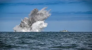 Państwa NATO zdecydowały o wspólnym zakupie nowoczesnych fińskich min morskich Blocker, które mają stać się jednym z filarów obrony Morza Bałtyckiego i Morza Północnego. Według informacji dziennika Helsingin Sanomat wartość kontraktu liczona jest w setkach milionów euro. Choć pierwsze zamówienie obejmuje pięć państw, niewykluczone, że w kolejnym etapie do programu dołączy również Polska.