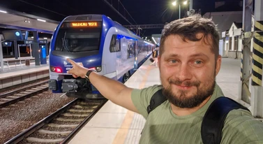 Jazda pociągiem w tym kraju to mem. Na dworcu widziałem płaczących pasażerów