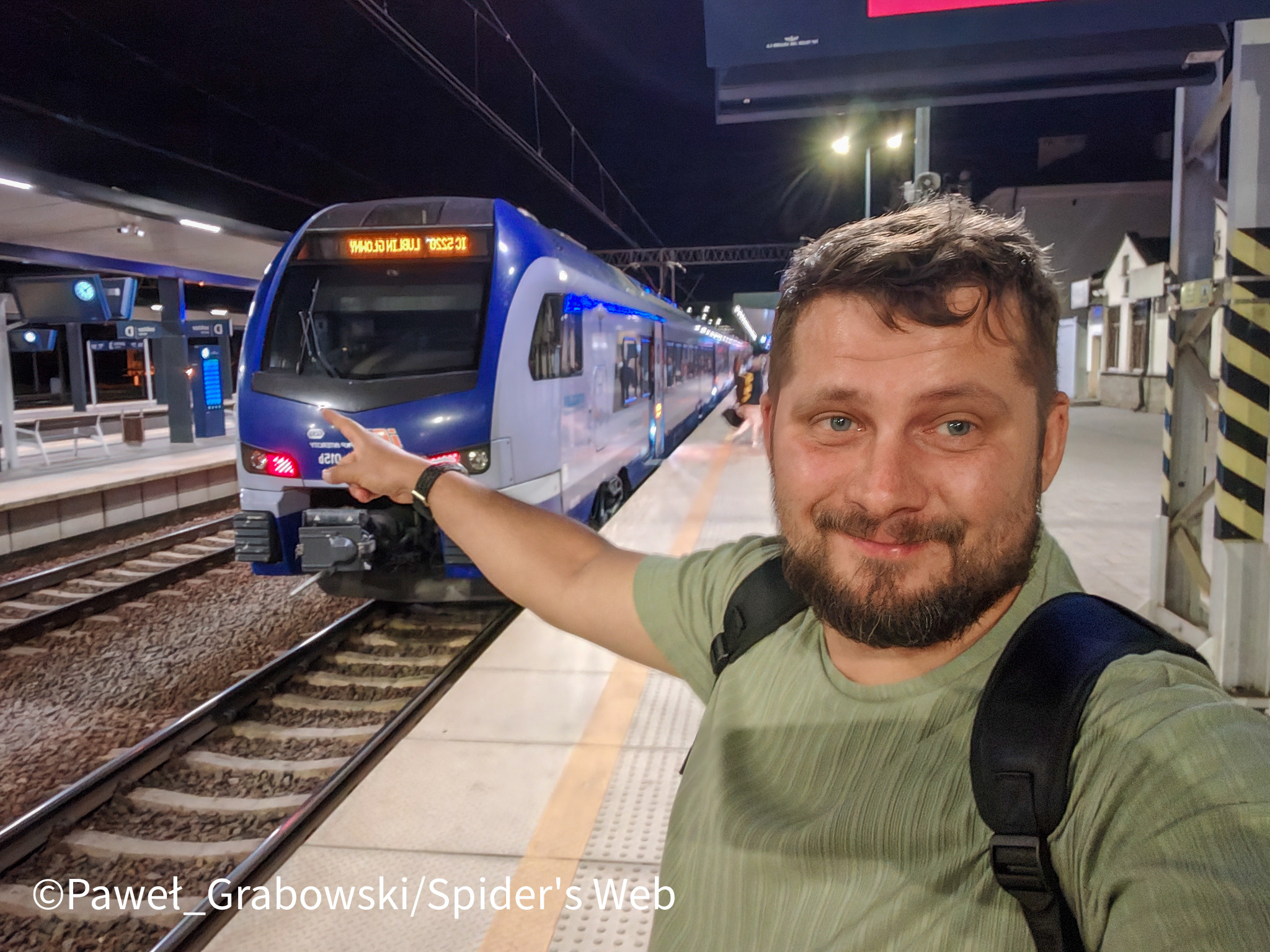 Jazda pociągiem w tym kraju to mem. Na dworcu widziałem płaczących pasażerów