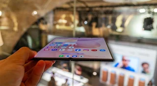 Była bruzda i nie ma. Galaxy Fold wreszcie jest płaski jak trzeba