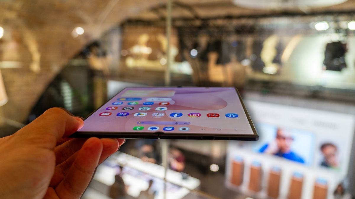 Była bruzda i nie ma. Galaxy Fold wreszcie jest płaski jak trzeba