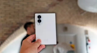 Dlaczego tylko 5000 mAh za 10 000 zł? Samsung tłumaczy