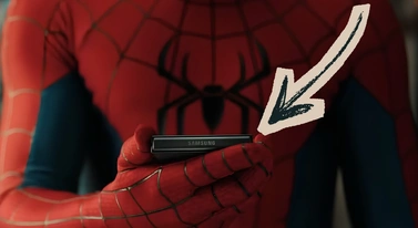 Skąd Spider-Man ma kasę na składany telefon? Czynsz nieopłacony, ale smartfon z górnej półki