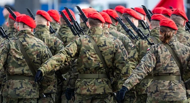Polacy nie chcą iść do wojska. Obowiązkowa służba nie przejdzie