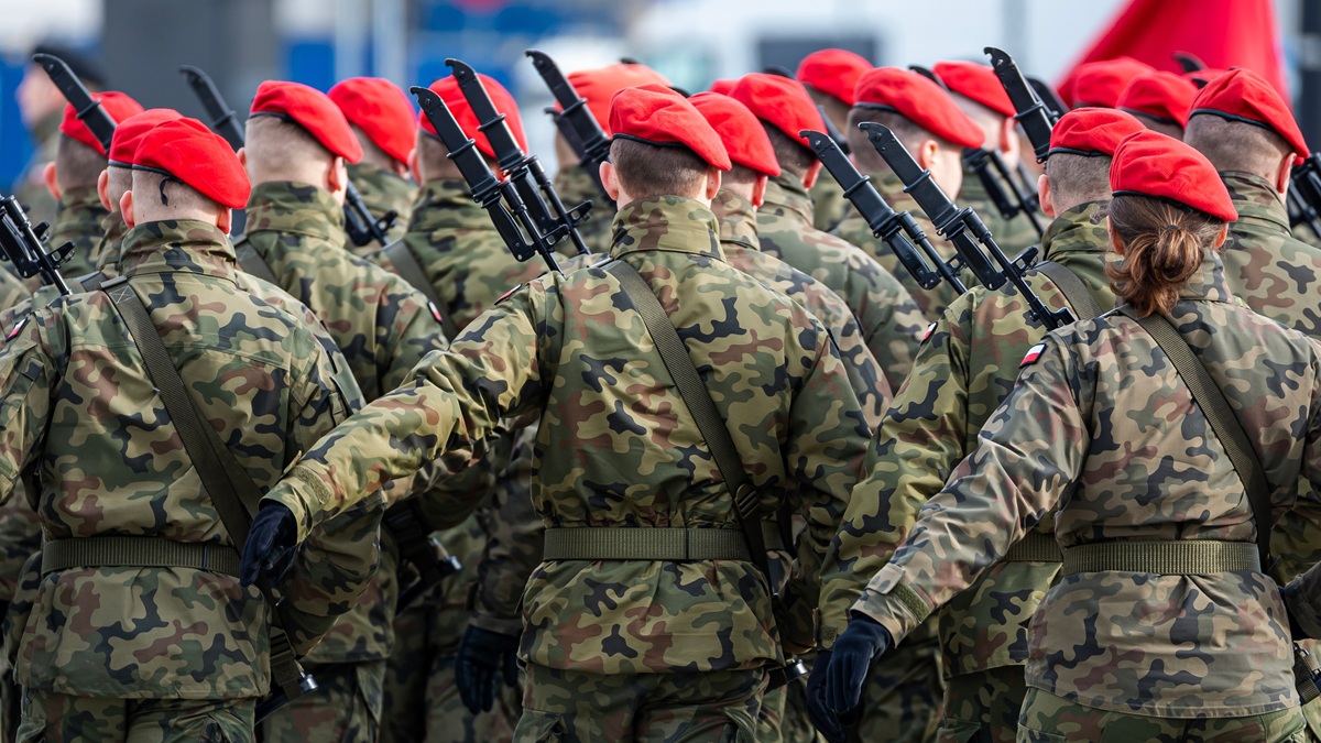Polacy nie chcą iść do wojska. Obowiązkowa służba nie przejdzie