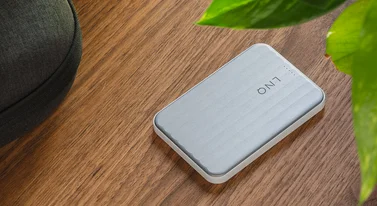 Powerbank, który zmieści się w portfelu. Zabieram go wszędzie