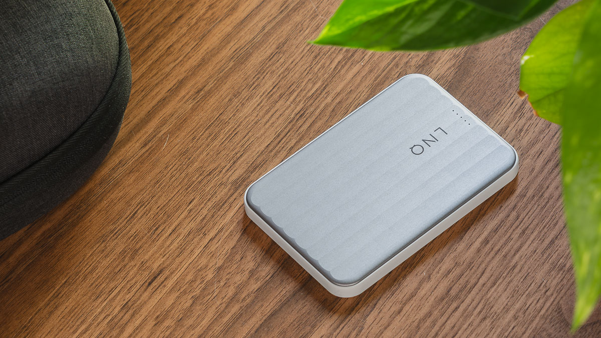Powerbank, który zmieści się w portfelu. Zabieram go wszędzie