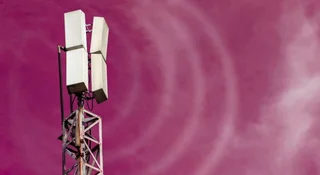 Jedna antena, różne częstotliwości. Steruje nią napięcie