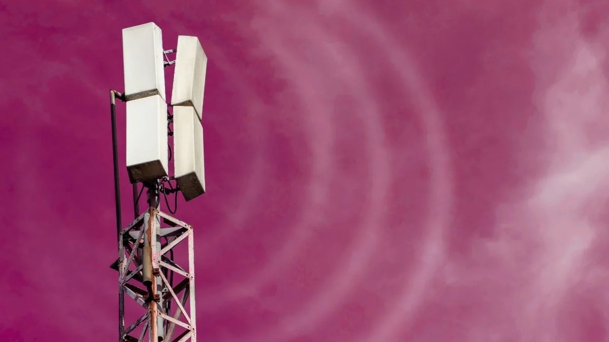Jedna antena, różne częstotliwości. Steruje nią napięcie