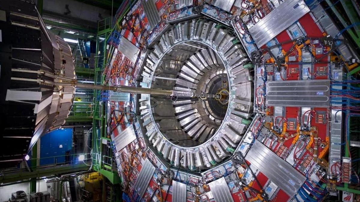 CERN zbadał „klej”, który trzyma nasz świat w całości. Zeszli do ułamka wielkości protonu