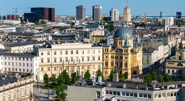 Zamiast pomagać ludziom, odpisują maszynom. Kompletny absurd w polskim samorządzie