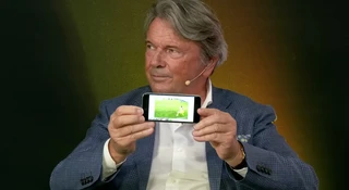 Polski miliarder używa 10-letniego iPhone'a? Internet w ekstazie, my sprawdzamy