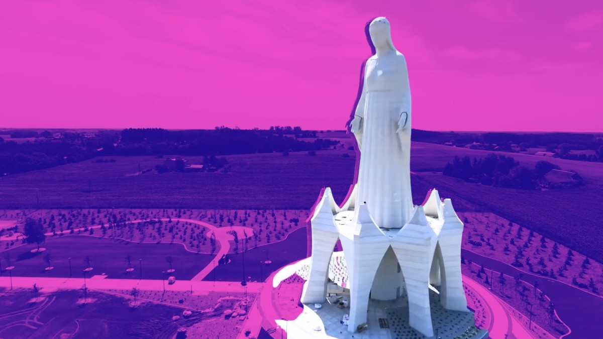 Chrystus ze Świebodzina stracił koronę. W Polsce stanęła Maryja jak wieżowiec