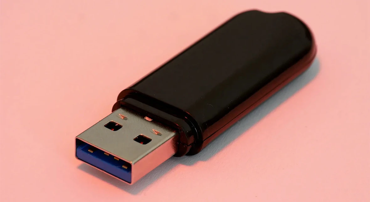 Image for Wygląda jak zwykły pendrive. Dopiero specjalny plik odsłania jego sekret