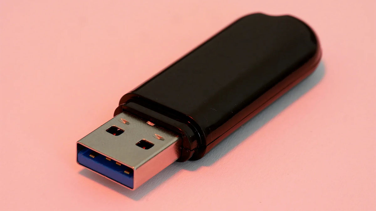 Wygląda jak zwykły pendrive. Dopiero specjalny plik odsłania jego sekret