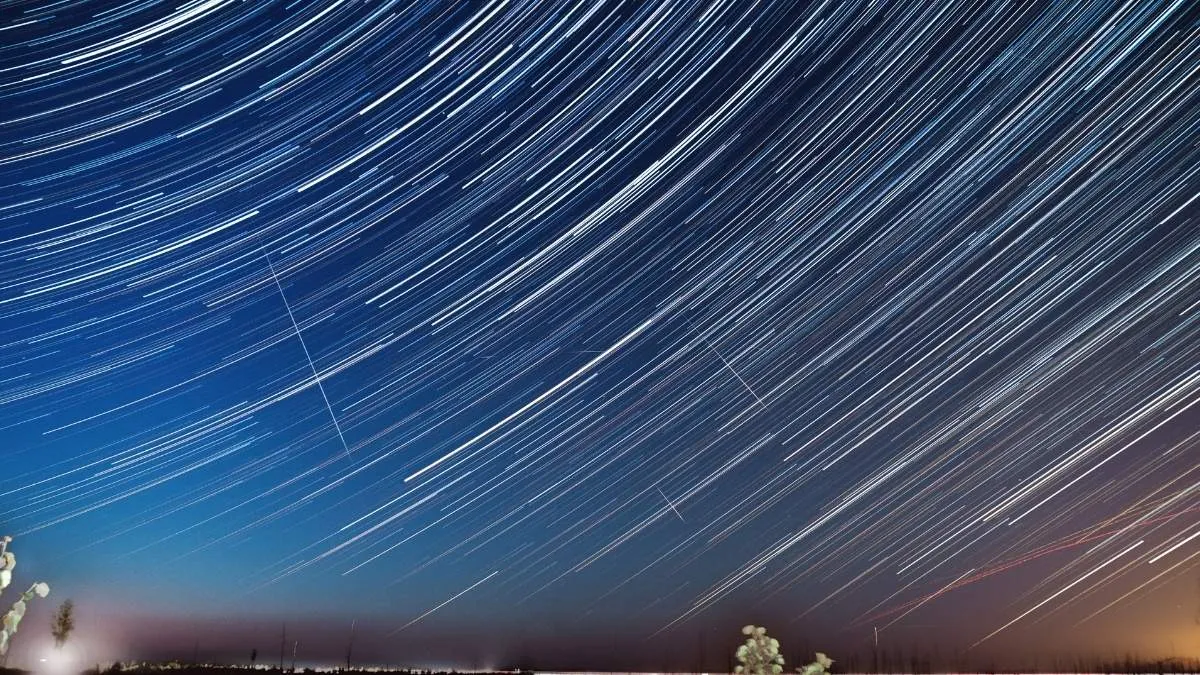 Jasny Perseid zostawił smugę? To nie jest zwykły dym