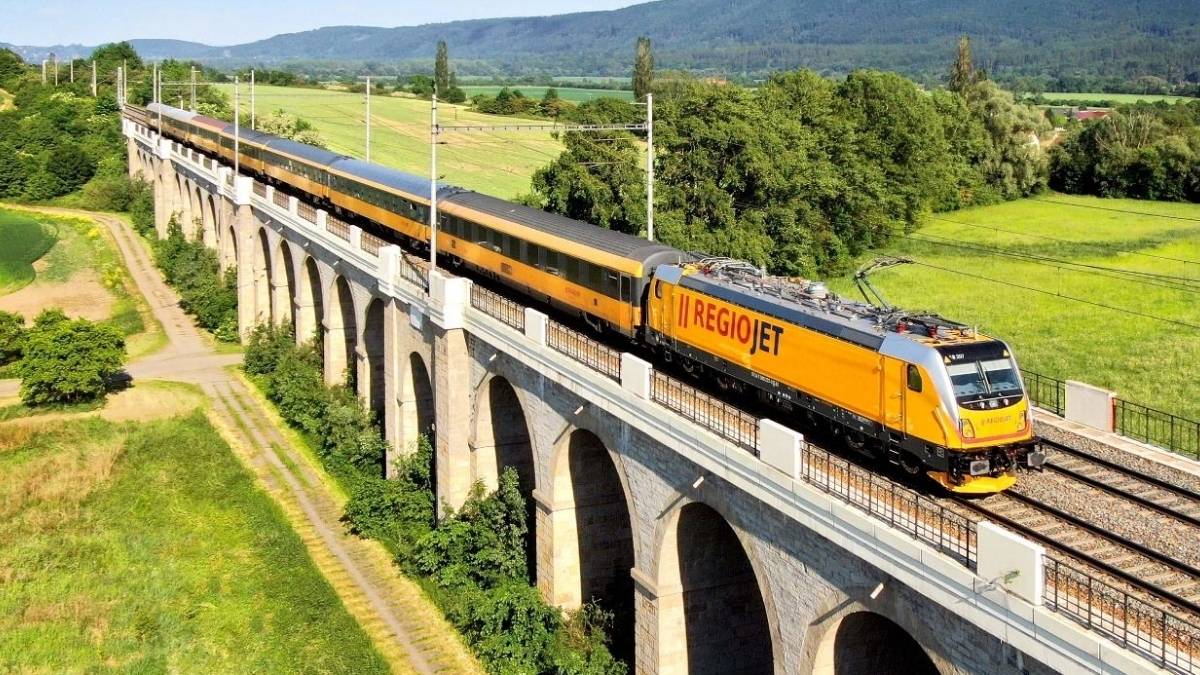 Wsiadasz w Warszawie, budzisz się w Alpach. O ile RegioJet nie zmieni zdania