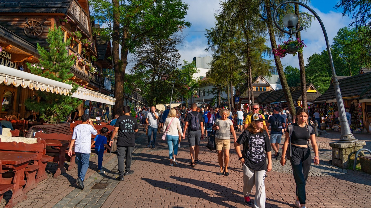 Postawili lunapark bez żadnych zgód. Tandeta psuje polskie góry