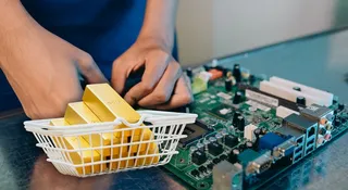 Elektrośmieci są pełne złota. Teraz pomoże odzyskać je prąd