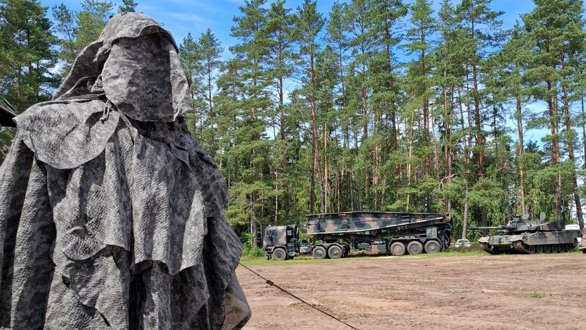 Polskie ponczo ukryje żołnierzy przed dronami. Kluczem jest powietrze uwięzione w materiale