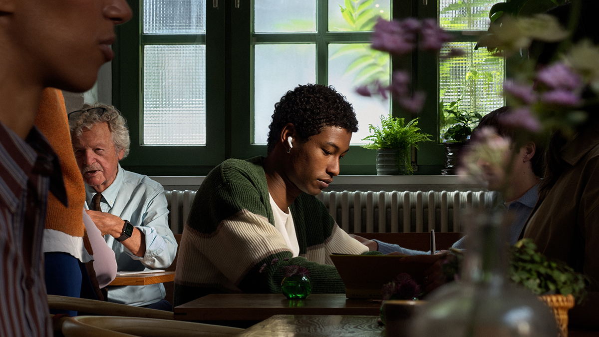 Apple AirPods 5 zawstydzają konkurencję. Likwidują hałas bez gumek w uszach
