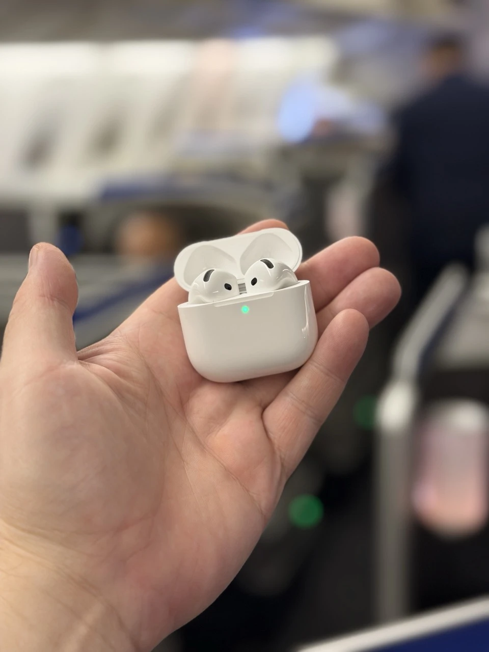 https://cdn-sw.spidersweb.pl/2026/09/apple-airpods-5-test-anc-recenzja-7.jpeg