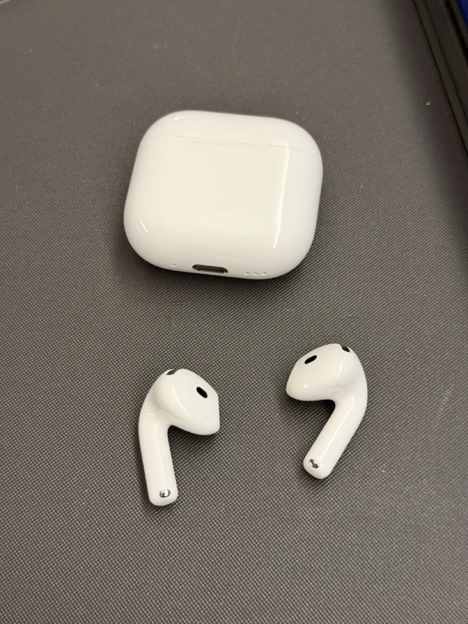 https://cdn-sw.spidersweb.pl/2026/09/apple-airpods-5-test-anc-recenzja-9.jpeg