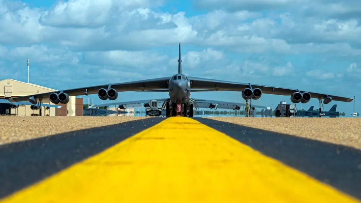 Stary B-52 dostanie nową broń jądrową. USA ruszają z LRSO