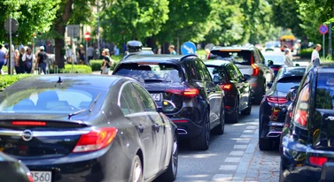 Zostaw auto, idź na pociąg. Głupie święto w końcu ma sens