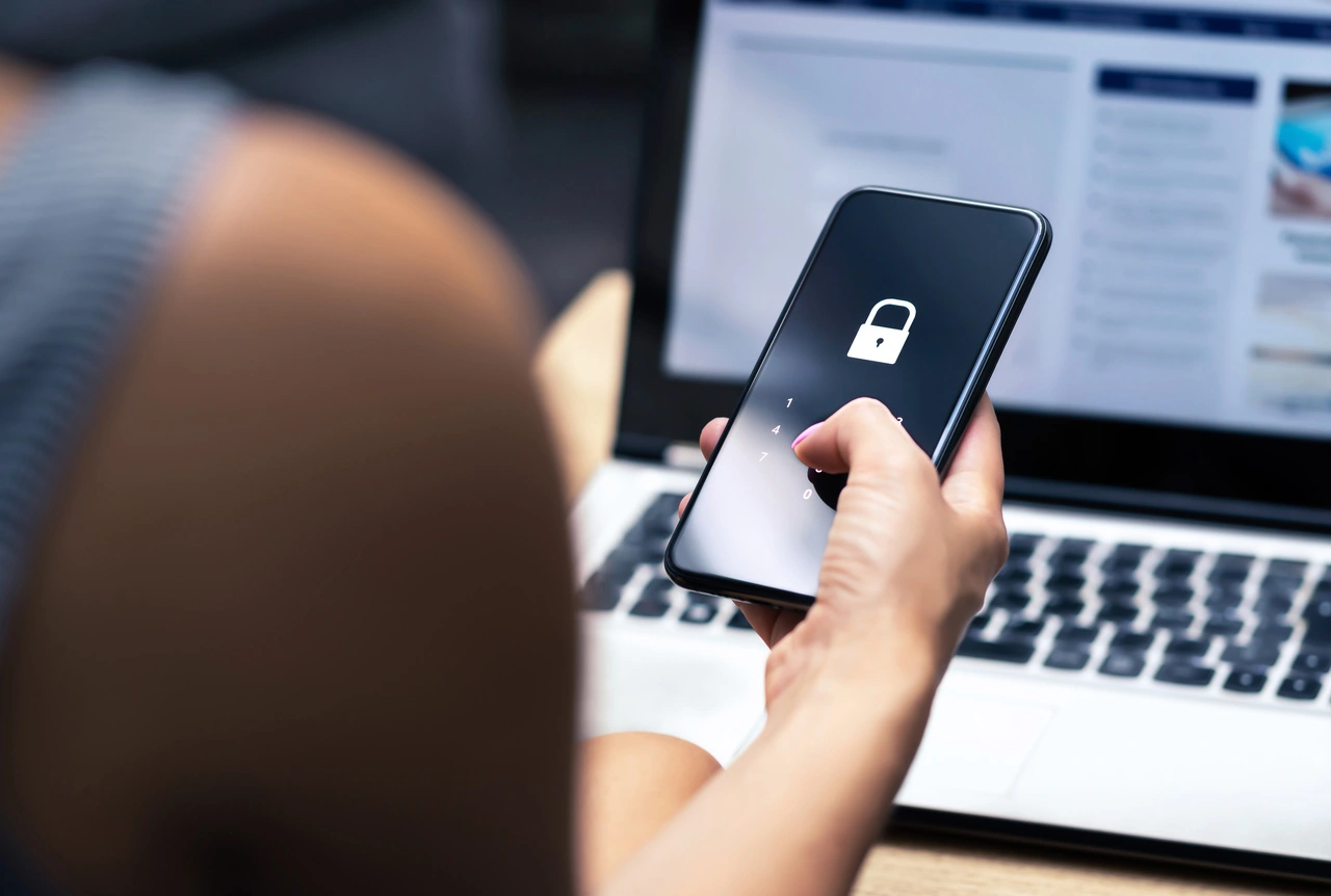 Bezpieczeństwo smartfona - jak chronić dane w telefonie?