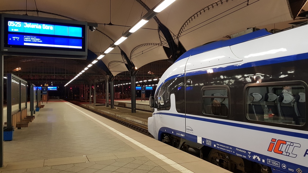 Wchodzisz do pociągu, a tam… działające WiFi. Idzie ratunek
