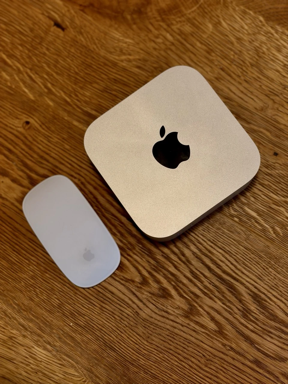 https://cdn-sw.spidersweb.pl/2026/09/mac-mini-2026-apple-m5-pro-test-recenzja-ai-local-1.jpeg