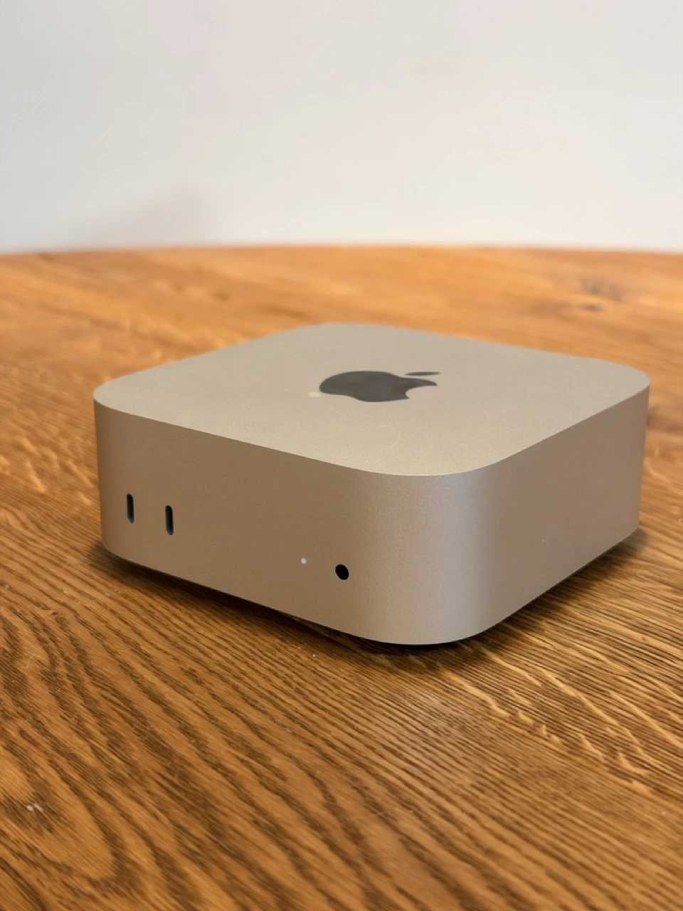 https://cdn-sw.spidersweb.pl/2026/09/mac-mini-2026-apple-m5-pro-test-recenzja-ai-local-3.jpeg