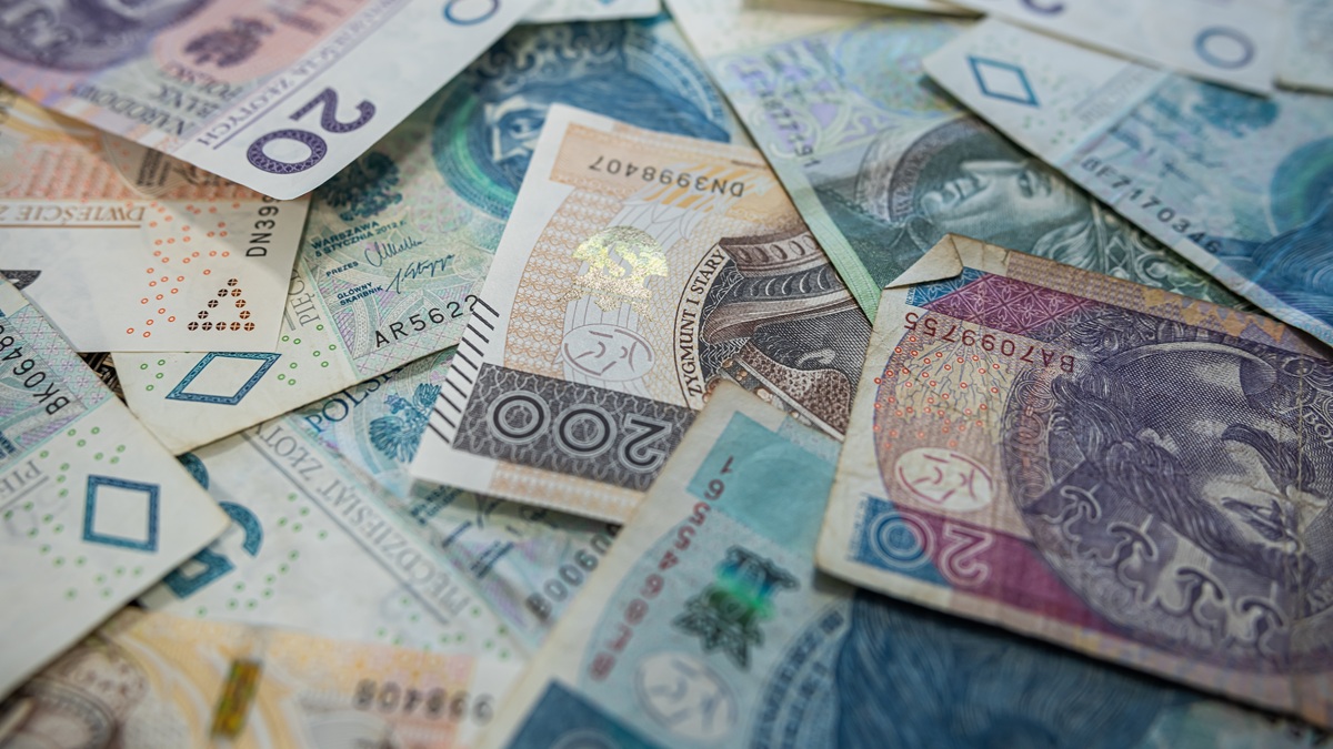Tyle Meta zgarnia na fałszywych reklamach w Polsce. 9000 lat pracy, by ich dogonić