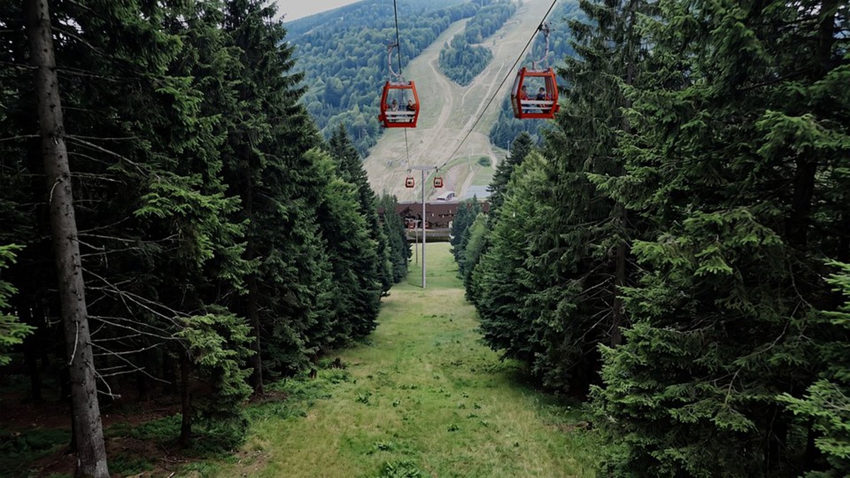 Pojedziemy kolejką 28 m nad ziemią. Rozwiązanie rodem z Alp w Polsce