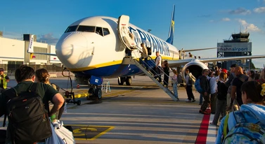 Szykujcie się na droższe wakacje. Ryanair nie ma dobrych wieści dla pasażerów