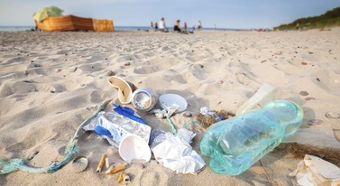 System kaucyjny pozamiatał plaże. Do szczęścia brakuje jednego