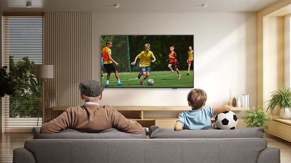 Telewizor dla seniora: mniej technologicznego popisu, więcej sensu