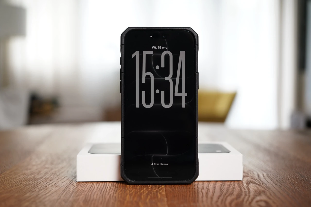 https://cdn-sw.spidersweb.pl/2026/09/uag-monarch-pro-etui-iphone-18-pro-max-2026-01.jpeg