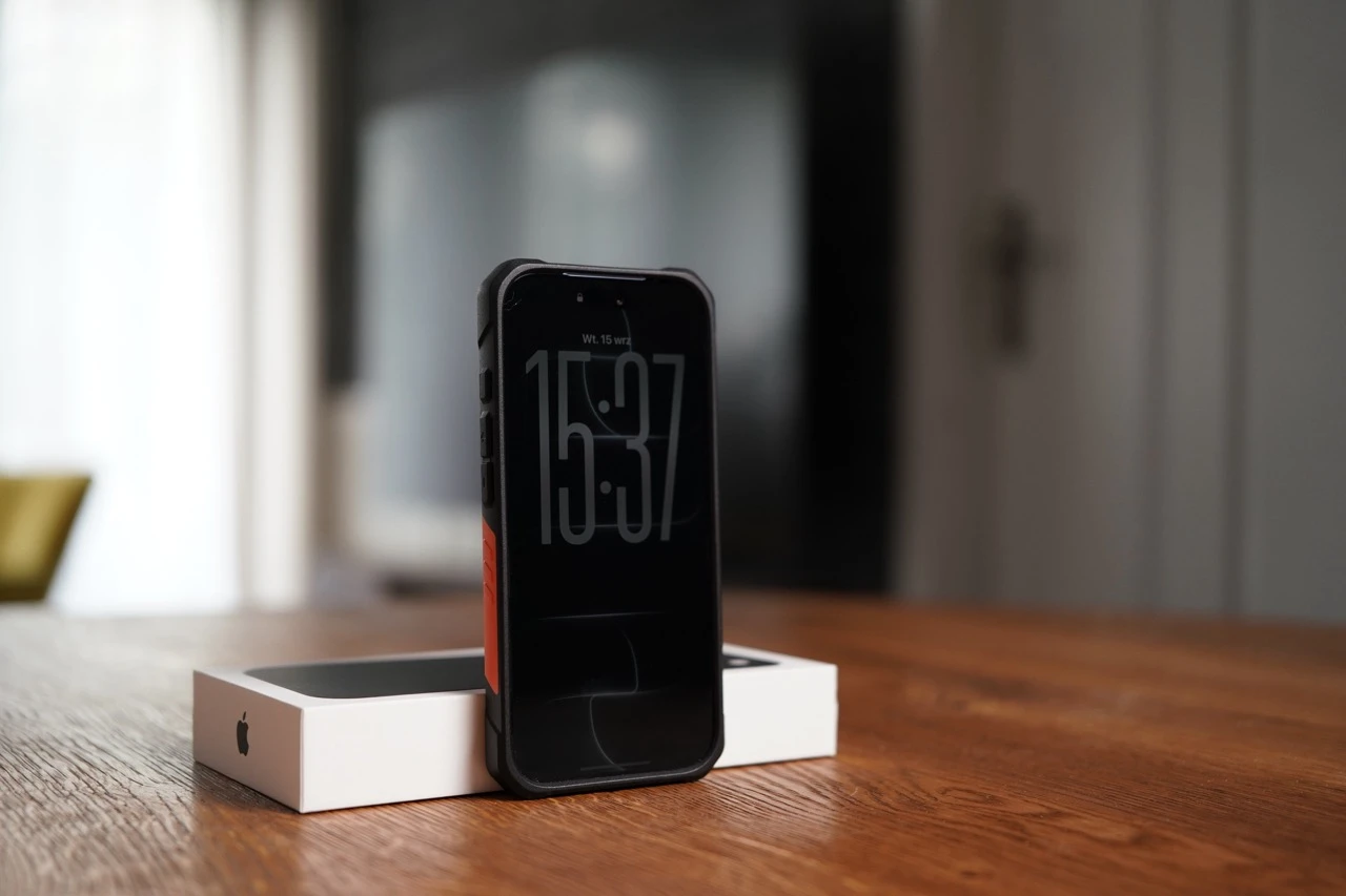 https://cdn-sw.spidersweb.pl/2026/09/uag-pathfinder-etui-iphone-18-pro-max-2026-02.jpeg