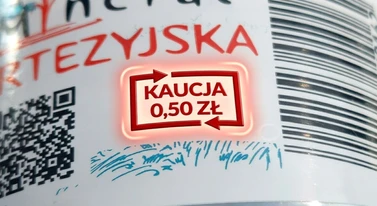 Zapomnij o butelkomacie. Sklepy ścigają się, by odebrać butelki spod drzwi